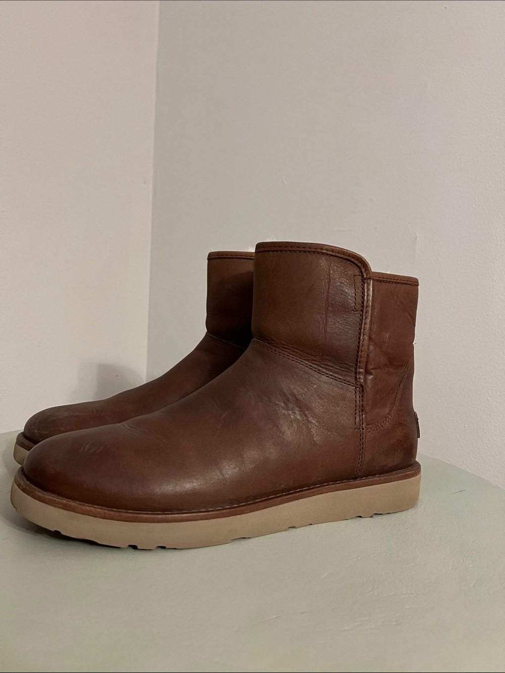 like new leather uggs sz 10